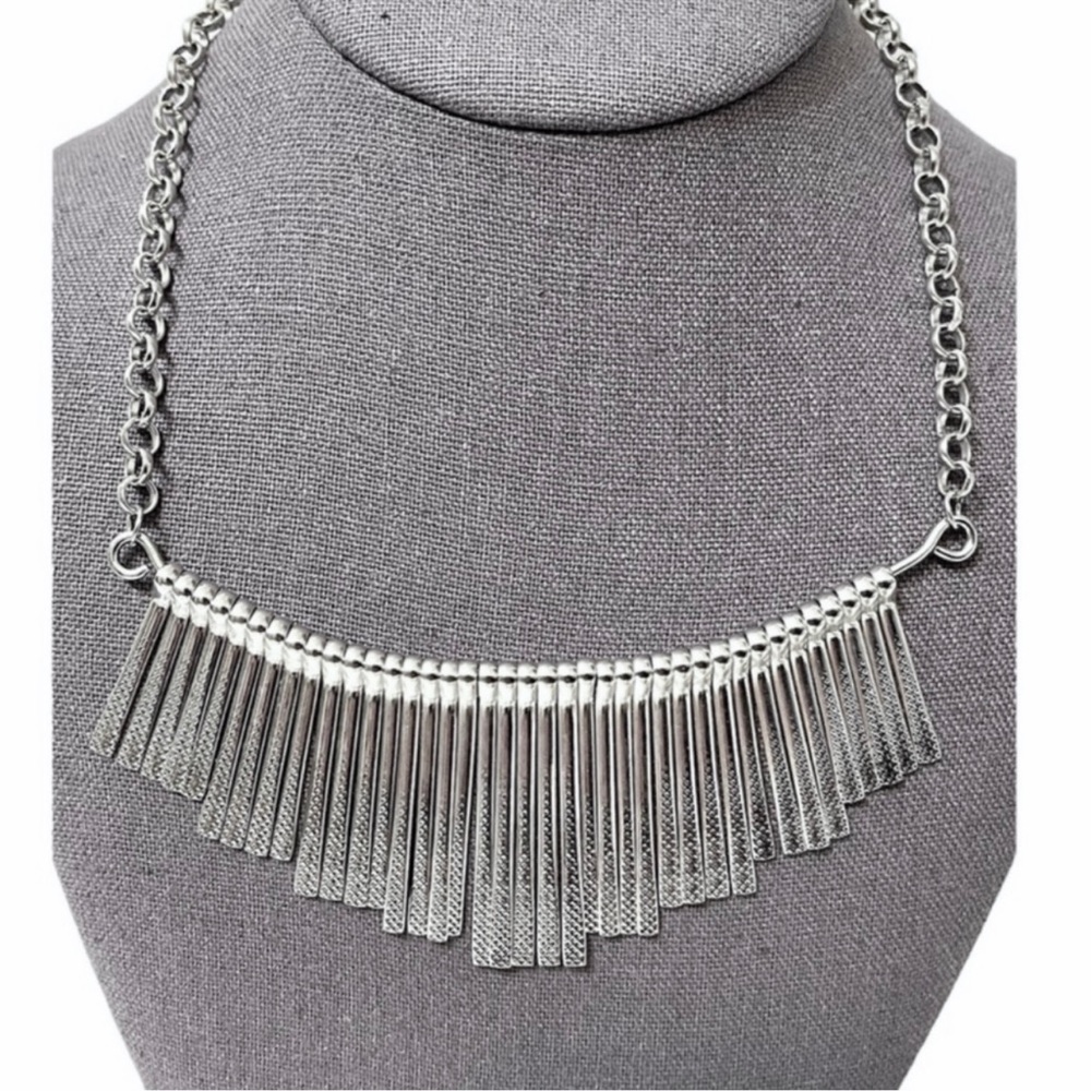 ❤️ Silver Tone Fringe Statement Necklace
